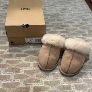 UGG Women’s Scuffette Slipper in Fawn Sz 5